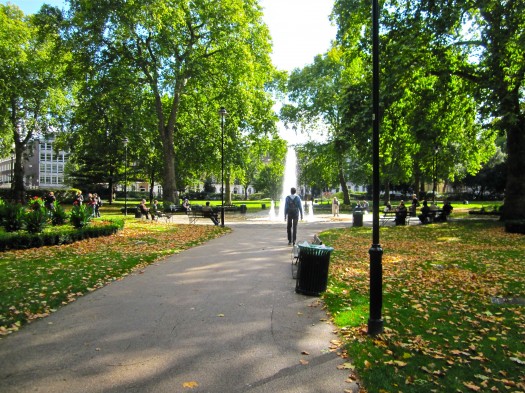 London’s verdant Russell Square serves a highly urban neighborhood (Walk Score: 98) (photo courtesy of Jason Brackins, Creative Commons. Click for original.)